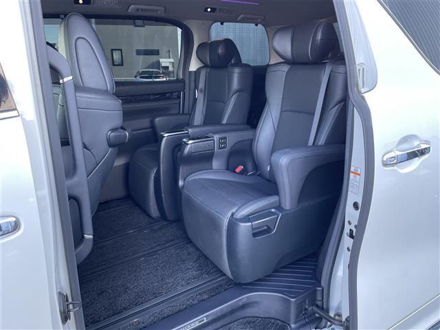 アルファードハイブリッド ＳＲ　Ｃパッケージ　純正ナビ／フルセグＴＶ／ドライブレコーダー／バックカメラ／フリップダウンモニター／モデリスタエアロ／両側パワースライドドア／シートヒーター／ブラインドスポットモニター／クルーズコントロール／オットマン（30枚目）