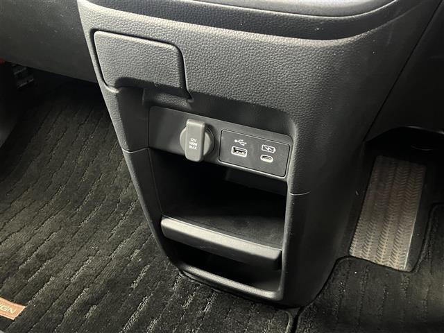 ステップワゴン スパーダ 純正ナビ/フルセグTV/寒冷地仕様/全周囲カメラ/シートヒーター/パワーバックドア/オットマン/両側パワースライドドア/衝突被害軽減ブレーキ/レーダクルーズコントロール/レーンキープアシスト/ETC(11枚目)