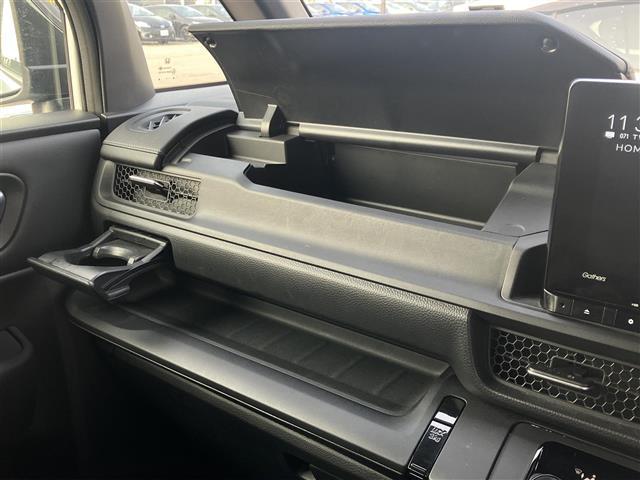 ステップワゴン スパーダ 純正ナビ/フルセグTV/寒冷地仕様/全周囲カメラ/シートヒーター/パワーバックドア/オットマン/両側パワースライドドア/衝突被害軽減ブレーキ/レーダクルーズコントロール/レーンキープアシスト/ETC(19枚目)