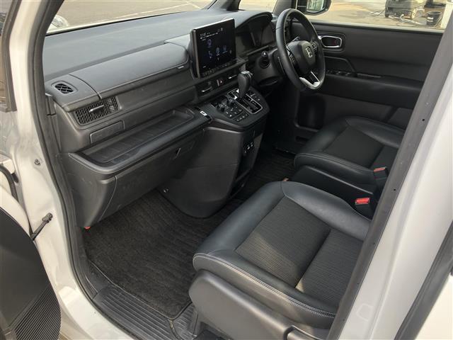 ステップワゴン スパーダ 純正ナビ/フルセグTV/寒冷地仕様/全周囲カメラ/シートヒーター/パワーバックドア/オットマン/両側パワースライドドア/衝突被害軽減ブレーキ/レーダクルーズコントロール/レーンキープアシスト/ETC(27枚目)