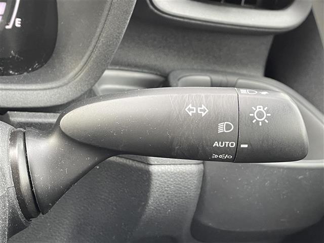 シエンタ ハイブリッドＺ　純正ナビ／フルセグＴＶ／寒冷地仕様／バックカメラ／シートヒーター／ハンドルウォーマー／パワースライドドア／レーダークルーズコントロール／ブラインドスポットモニター／レーンキープアシスト／ＥＴＣ（13枚目）