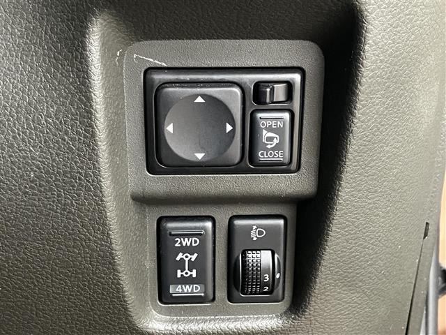 キューブ 15X FOUR Vセレクション 社外メモリーナビ/フルセグTV/純正エンジンスターター/ガラスルーフ/切替4WD/ECO MODE/オートライト/フォグランプ/プッシュスタート/スマートキー/スペアキー(15枚目)