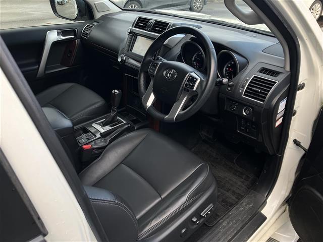 ランドクルーザープラド TX Lパッケージ 純正ナビ/フルセグTV/寒冷地仕様/バックカメラ/シートヒーター/ETC/パワーシート/コーナーセンサー/クルーズコントロール/オートライト/HIDヘッドライト/ステアリングスイッチ(23枚目)