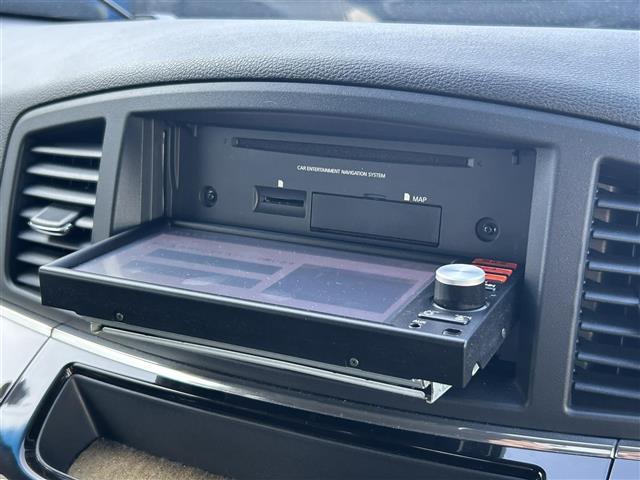 エルグランド 純正メモリナビ/フルセグTV/バックカメラ/ETC/両側パワースライドドア/オットマン/LEDヘッドライト/フロントフォグランプ/オートライト/スマートキー/エンジンプッシュスタート(8枚目)