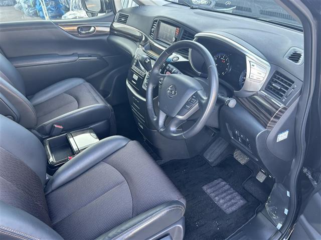 エルグランド 純正メモリナビ/フルセグTV/バックカメラ/ETC/両側パワースライドドア/オットマン/LEDヘッドライト/フロントフォグランプ/オートライト/スマートキー/エンジンプッシュスタート(22枚目)