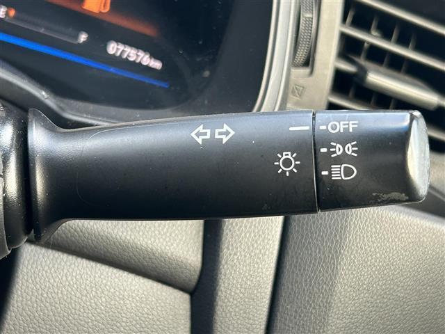 フィットハイブリッド Ｆパッケージ　社外ナビ／フルセグＴＶ／寒冷地仕様／バックカメラ／ＥＴＣ／プッシュスタート／スマートキー／純正フロアマット／横滑り防止装置／ドアバイザー／ウィンカーミラー／純正ホイールキャップ／アイドリングストップ（15枚目）