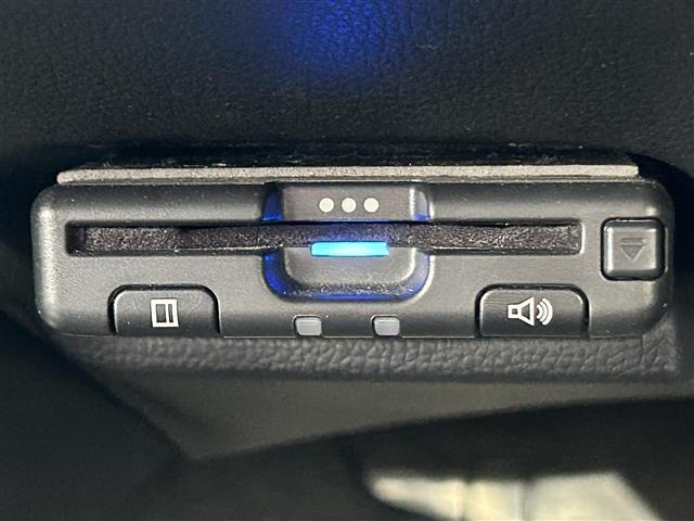 フィットハイブリッド Ｆパッケージ　社外ナビ／フルセグＴＶ／寒冷地仕様／バックカメラ／ＥＴＣ／プッシュスタート／スマートキー／純正フロアマット／横滑り防止装置／ドアバイザー／ウィンカーミラー／純正ホイールキャップ／アイドリングストップ（21枚目）