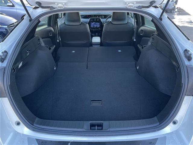 プリウス Ａツーリングセレクション　純正ナビ／フルセグＴＶ／パノラミックビューモニター／全方位ドライブレコーダー／ＥＴＣ／ＴＲＤエアロ／ＴＲＤアルミホイール／純正ＯＰスピーカー／プリクラッシュセーフティ／レーダークルーズコントロール（32枚目）