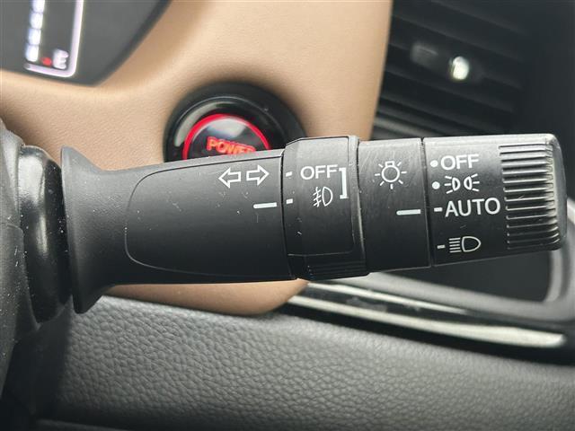 フィット ｅ：ＨＥＶリュクス　純正ナビ／フルセグＴＶ／ドライブレコーダー／バックカメラ／寒冷地仕様／シートヒーター／ハンドルウォーマー／コーナーセンサー／レーダークルーズコントロール／レーンキープアシスト／オートハイビーム／ＥＴＣ（16枚目）