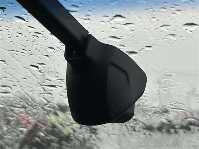 フィット ｅ：ＨＥＶリュクス　純正ナビ／フルセグＴＶ／ドライブレコーダー／バックカメラ／寒冷地仕様／シートヒーター／ハンドルウォーマー／コーナーセンサー／レーダークルーズコントロール／レーンキープアシスト／オートハイビーム／ＥＴＣ（23枚目）