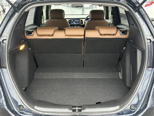 フィット ｅ：ＨＥＶリュクス　純正ナビ／フルセグＴＶ／ドライブレコーダー／バックカメラ／寒冷地仕様／シートヒーター／ハンドルウォーマー／コーナーセンサー／レーダークルーズコントロール／レーンキープアシスト／オートハイビーム／ＥＴＣ（33枚目）