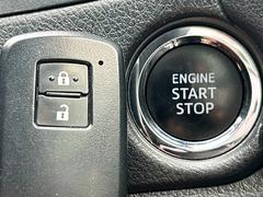 【　スマートキー＆プッシュスタート　】鍵を挿さずにポケットに入れたまま鍵の開閉、エンジンの始動まで行えます。 5