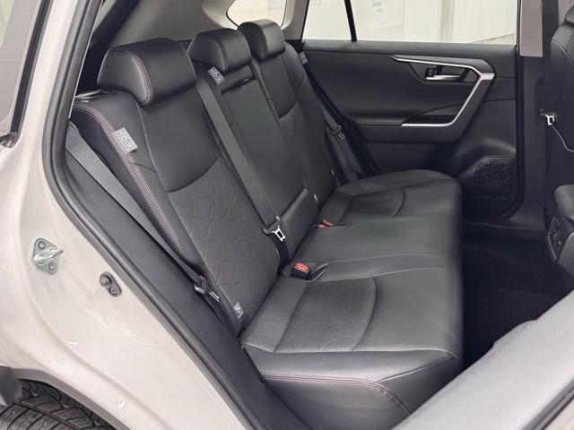 ＲＡＶ４ アドベンチャー　オフロードパッケージ　寒冷地　１００Ｖ電源　パワーウインドウ　ＡＡＣ　アルミホイール　記録簿付　キーフリー　ＬＥＤランプ　クルコン　スマートキ　ミュージックプレイヤー接続可　運転席パワーシート　横滑り防止装置　ＡＢＳ　ＰＳ（15枚目）