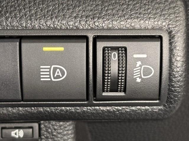 カローラツーリング ハイブリッド G-X プラス DVD再生 LEDヘッドライト ナビ&TV 横滑り防止装置 盗難防止システム Bカメラ オートクルーズ キーフリー フルセグTV メモリナビ 記録簿 オートエアコン ミュージックプレイヤー接続可(12枚目)