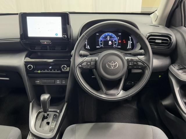 ヤリスクロス Ｇ　ＥＴＣ装備　リヤカメラ　点検記録簿　スマートエントリー　イモビライザー　オートエアコン　アルミホイール　キーレス　パワーウィンドウ　クルコン　ＡＢＳ　ドライブレコーダー　エアバッグ　パワーステアリング（4枚目）