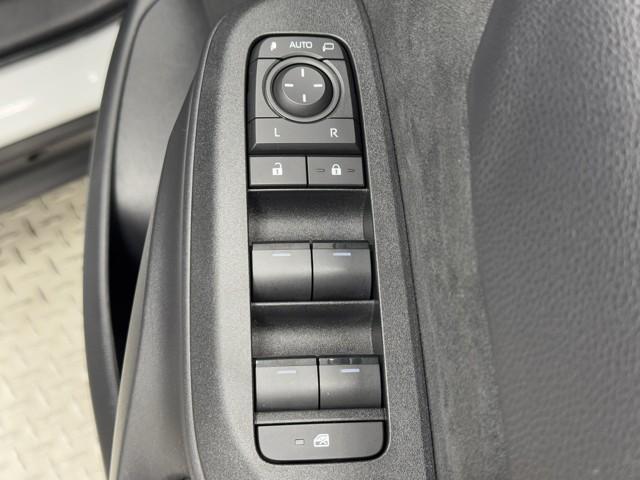 ヤリスクロス Ｇ　ＥＴＣ装備　リヤカメラ　点検記録簿　スマートエントリー　イモビライザー　オートエアコン　アルミホイール　キーレス　パワーウィンドウ　クルコン　ＡＢＳ　ドライブレコーダー　エアバッグ　パワーステアリング（10枚目）