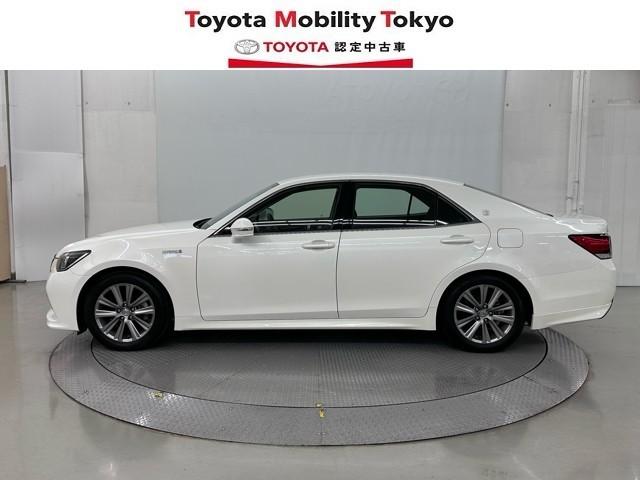 クラウンハイブリッド アスリート　エアバッグ　地デジＴＶ　横滑り防止　ＡＣ　ＤＶＤ再生　ＡＢＳ　キーフリー　スマートキー＆プッシュスタート　パワステ　オートクルーズ　ＥＴＣ付　ミュージックプレイヤー接続可　バックカメラ　メモリーナビ（3枚目）