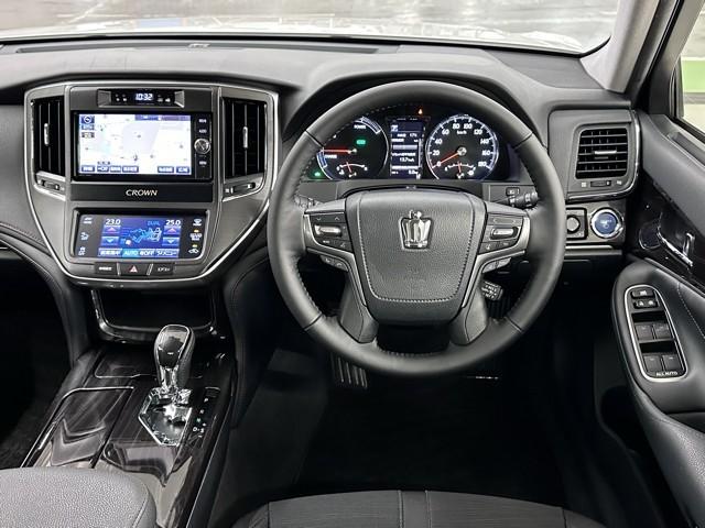 クラウンハイブリッド アスリート　エアバッグ　地デジＴＶ　横滑り防止　ＡＣ　ＤＶＤ再生　ＡＢＳ　キーフリー　スマートキー＆プッシュスタート　パワステ　オートクルーズ　ＥＴＣ付　ミュージックプレイヤー接続可　バックカメラ　メモリーナビ（4枚目）