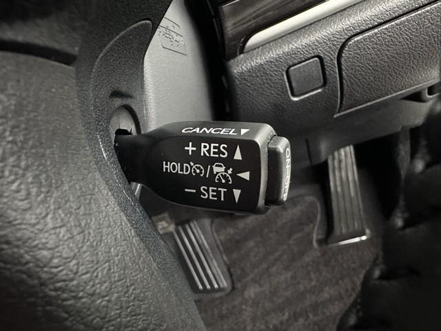 クラウンハイブリッド アスリート　エアバッグ　地デジＴＶ　横滑り防止　ＡＣ　ＤＶＤ再生　ＡＢＳ　キーフリー　スマートキー＆プッシュスタート　パワステ　オートクルーズ　ＥＴＣ付　ミュージックプレイヤー接続可　バックカメラ　メモリーナビ（13枚目）