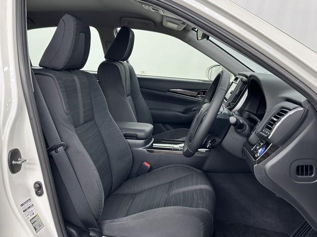 クラウンハイブリッド アスリート　エアバッグ　地デジＴＶ　横滑り防止　ＡＣ　ＤＶＤ再生　ＡＢＳ　キーフリー　スマートキー＆プッシュスタート　パワステ　オートクルーズ　ＥＴＣ付　ミュージックプレイヤー接続可　バックカメラ　メモリーナビ（16枚目）