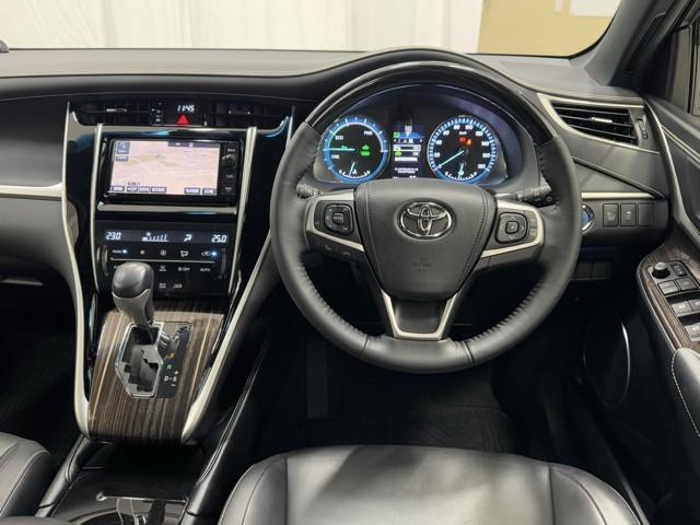 ハリアーハイブリッド エレガンス　フルセグテレビ　点検記録簿　サイドカーテンエアバック　イモビライザー　メモリナビ　ミュージックプレイヤー接続可　エアコン　Ｓキー　ＬＥＤヘッド　ＥＴＣ車載器　アルミ　ＡＢＳ　パワーウインドウ　キーレス（4枚目）