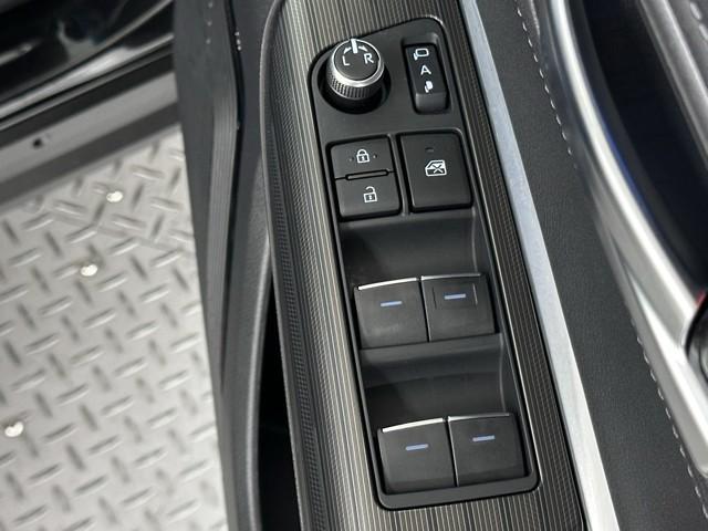 ハリアーハイブリッド Ｚ　レザーパッケージ　パノラマサンルーフ　地デジ　横滑防止　盗難防止システム　Ｂモニター　革　ＬＥＤライト　パワーウィンドウ　クルコン　スマートキ－　助手席エアバック　パワーシート　エアバッグ　点検記録簿　オートエアコン（14枚目）