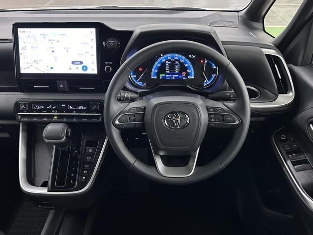 ヴォクシー ハイブリッドＳ－Ｚ　パワーウィンドウ　ＤＶＤ再生機能　インテリキー　横滑防止装置　地デジＴＶ　アクティブクルーズコントロール　フルオートエアコン　リアカメラ　エアバッグ　ＡＢＳ　１００Ｖ充電　ナビＴＶ　ＷＡＣ　キーレス（5枚目）