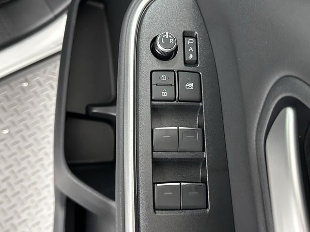 ヴォクシー ハイブリッドＳ－Ｚ　パワーウィンドウ　ＤＶＤ再生機能　インテリキー　横滑防止装置　地デジＴＶ　アクティブクルーズコントロール　フルオートエアコン　リアカメラ　エアバッグ　ＡＢＳ　１００Ｖ充電　ナビＴＶ　ＷＡＣ　キーレス（16枚目）