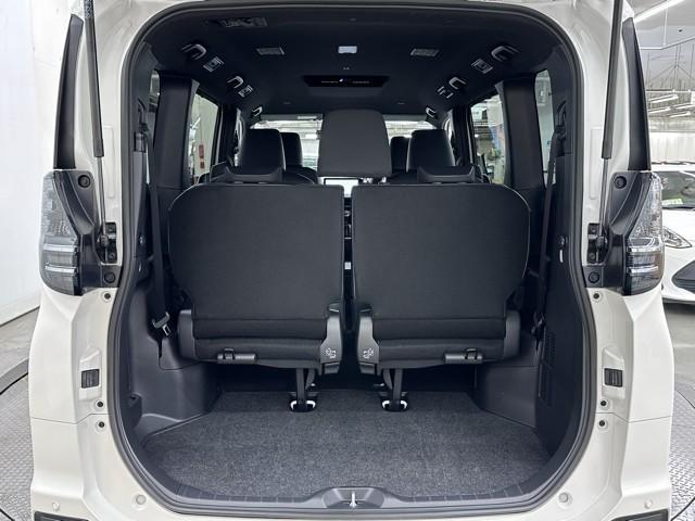 ヴォクシー ハイブリッドＳ－Ｚ　パワーウィンドウ　ＤＶＤ再生機能　インテリキー　横滑防止装置　地デジＴＶ　アクティブクルーズコントロール　フルオートエアコン　リアカメラ　エアバッグ　ＡＢＳ　１００Ｖ充電　ナビＴＶ　ＷＡＣ　キーレス（19枚目）