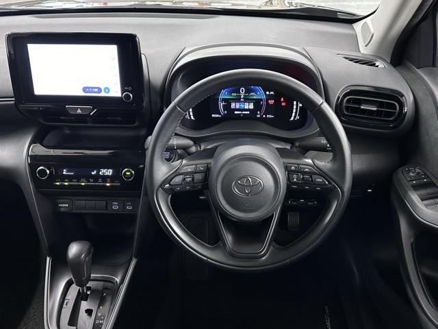 ヤリスクロス Ｇ　ＥＴＣ装備　リヤカメラ　点検記録簿　スマートエントリー　イモビライザー　オートエアコン　アルミホイール　キーレス　パワーウィンドウ　クルコン　ＡＢＳ　ドライブレコーダー　エアバッグ　パワーステアリング（4枚目）