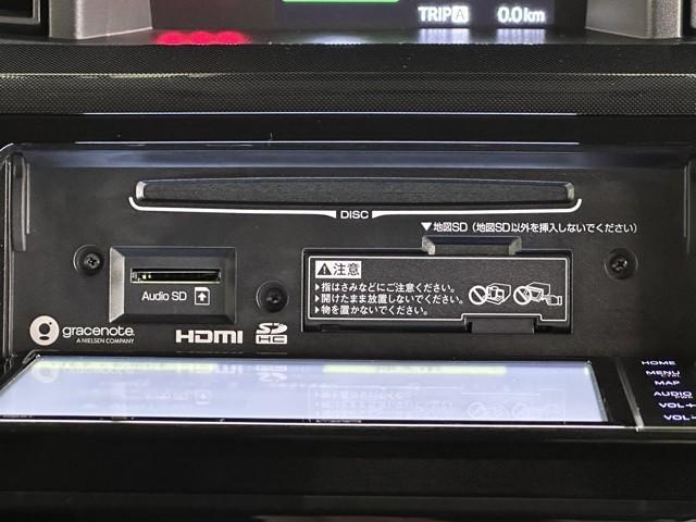 使い易いＣＤが再生できるステレオは音質も良好です！　長時間のドライブもお気に入りの音楽が有れば楽しくドライブできちゃいますね。　でも、安全の為にも音量は控えめに。