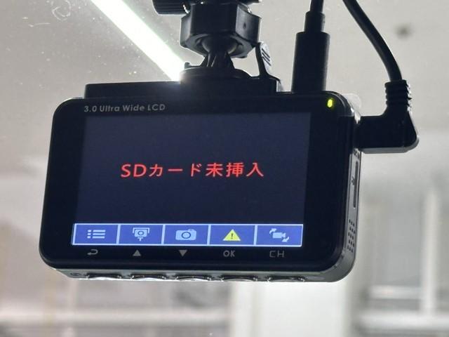 ドライブレコーダー装備してますよ。　思いでの記録や万が一の時の記録にも便利ですね。