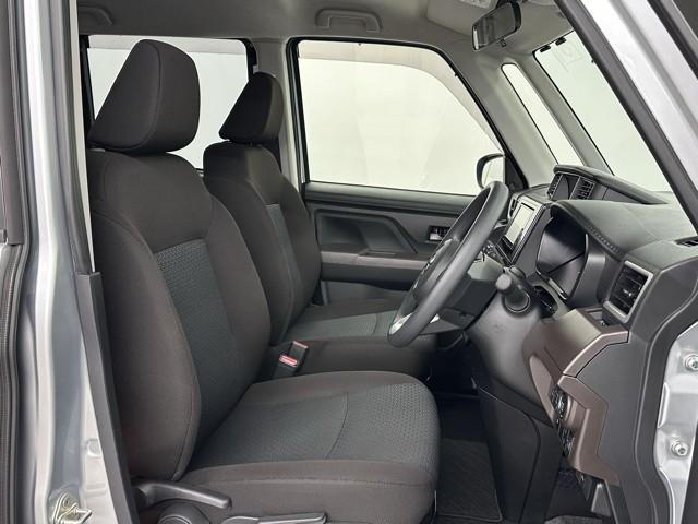 シンプルながら座り心地の良いシートです。　ホールド感も良いので長いドライビングでも疲れにくいんです。