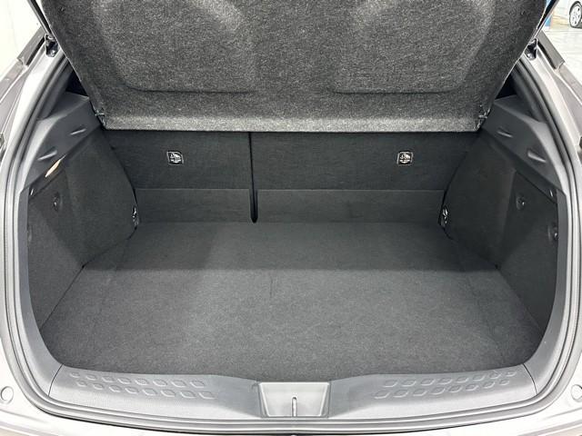 Ｃ－ＨＲ Ｇ　ハーフ革　ＴＳＳ　エアロ　アイドルストップ　ＤＶＤ再生可　定期点検記録簿　ＬＥＤヘッド　バックモニタ　イモビライザー　ナビ＆ＴＶ　ＥＴＣ付　キーフリーシステム　スマキー　横滑り防止機能　クルーズＣ（18枚目）