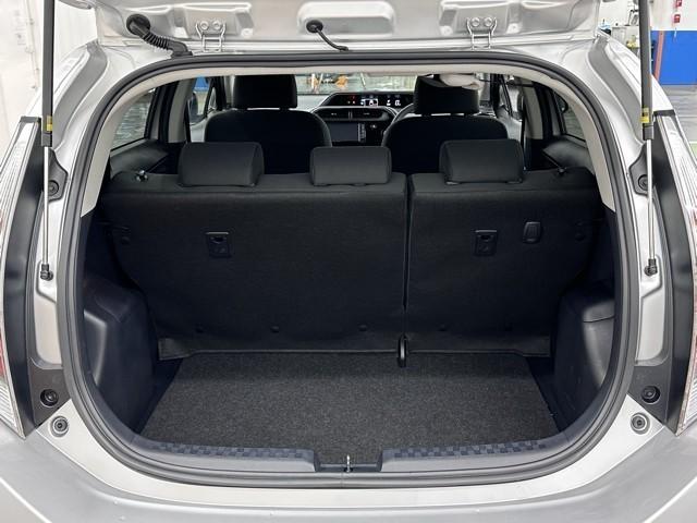 アクア Ｓスタイルブラック　ＡＵＸ端子　ＥＣＯモード　記録簿あり　バックモニタ－　ナビＴＶ　イモビライザー　スマートキープッシュスタート　アルミホイール　ＥＴＣ付き　Ｗエアバッグ　キーフリ　メモリーナビゲーション　１セグ　ＡＢＳ（19枚目）