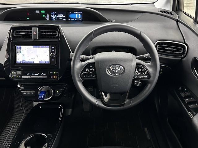 プリウスＰＨＶ Ｓセーフティプラス　アイドリングストップ　横滑り防止装置　クルーズコントロール　１オーナー　ナビＴＶ　地デジＴＶ　記録簿　キーフリー　スマートキー　ＤＶＤ　ＬＥＤライト　ミュージックプレイヤー接続可　ＥＴＣ車載器　イモビ（4枚目）