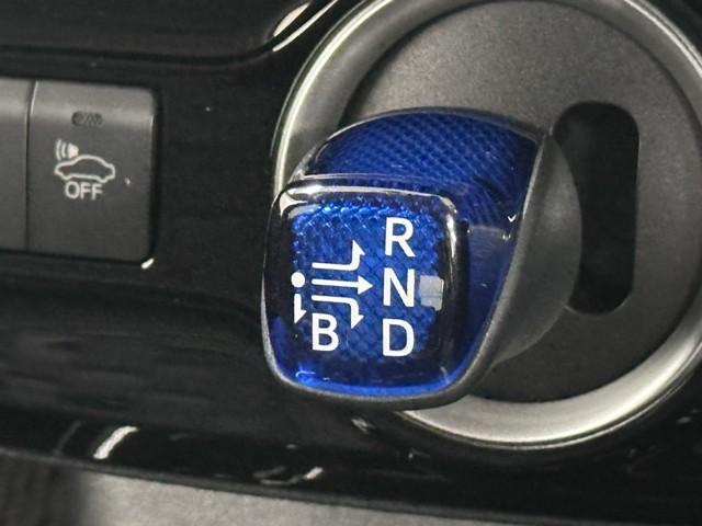 プリウスＰＨＶ Ｓセーフティプラス　アイドリングストップ　横滑り防止装置　クルーズコントロール　１オーナー　ナビＴＶ　地デジＴＶ　記録簿　キーフリー　スマートキー　ＤＶＤ　ＬＥＤライト　ミュージックプレイヤー接続可　ＥＴＣ車載器　イモビ（10枚目）