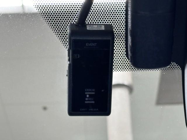 プリウスＰＨＶ Ｓセーフティプラス　アイドリングストップ　横滑り防止装置　クルーズコントロール　１オーナー　ナビＴＶ　地デジＴＶ　記録簿　キーフリー　スマートキー　ＤＶＤ　ＬＥＤライト　ミュージックプレイヤー接続可　ＥＴＣ車載器　イモビ（12枚目）