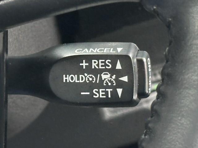 プリウスＰＨＶ Ｓセーフティプラス　アイドリングストップ　横滑り防止装置　クルーズコントロール　１オーナー　ナビＴＶ　地デジＴＶ　記録簿　キーフリー　スマートキー　ＤＶＤ　ＬＥＤライト　ミュージックプレイヤー接続可　ＥＴＣ車載器　イモビ（13枚目）