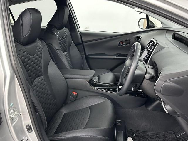 プリウスＰＨＶ Ｓセーフティプラス　アイドリングストップ　横滑り防止装置　クルーズコントロール　１オーナー　ナビＴＶ　地デジＴＶ　記録簿　キーフリー　スマートキー　ＤＶＤ　ＬＥＤライト　ミュージックプレイヤー接続可　ＥＴＣ車載器　イモビ（15枚目）