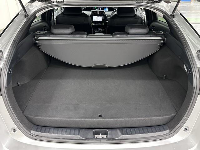 プリウスＰＨＶ Ｓセーフティプラス　アイドリングストップ　横滑り防止装置　クルーズコントロール　１オーナー　ナビＴＶ　地デジＴＶ　記録簿　キーフリー　スマートキー　ＤＶＤ　ＬＥＤライト　ミュージックプレイヤー接続可　ＥＴＣ車載器　イモビ（17枚目）