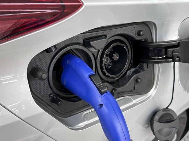 プリウスＰＨＶ Ｓセーフティプラス　アイドリングストップ　横滑り防止装置　クルーズコントロール　１オーナー　ナビＴＶ　地デジＴＶ　記録簿　キーフリー　スマートキー　ＤＶＤ　ＬＥＤライト　ミュージックプレイヤー接続可　ＥＴＣ車載器　イモビ（18枚目）