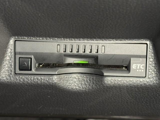 ヤリス ハイブリッドX サイドエアバッグ 盗難防止 ドラレコ VSC クルコン 4WD アイドリングストップ ETC スマートキー 寒冷地仕様 記録簿 ナビ オートエアコン ミュージックプレイヤー接続可 メモリーナビ ABS(9枚目)