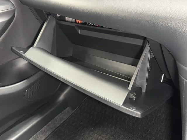 ヤリス ハイブリッドX サイドエアバッグ 盗難防止 ドラレコ VSC クルコン 4WD アイドリングストップ ETC スマートキー 寒冷地仕様 記録簿 ナビ オートエアコン ミュージックプレイヤー接続可 メモリーナビ ABS(11枚目)