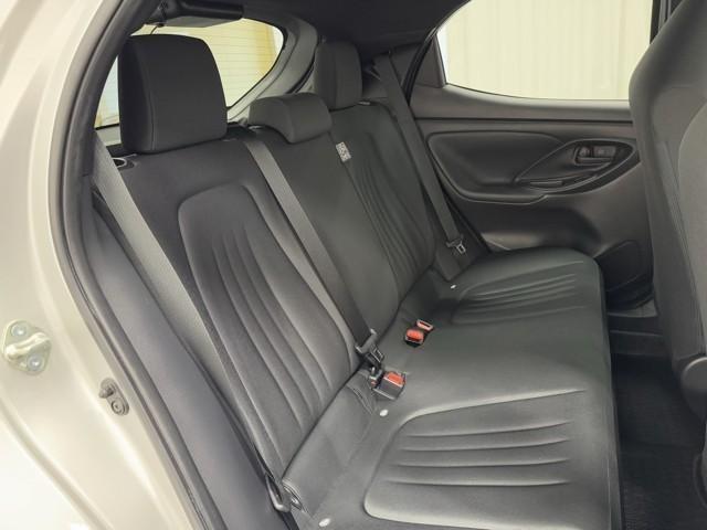 ヤリス ハイブリッドX サイドエアバッグ 盗難防止 ドラレコ VSC クルコン 4WD アイドリングストップ ETC スマートキー 寒冷地仕様 記録簿 ナビ オートエアコン ミュージックプレイヤー接続可 メモリーナビ ABS(16枚目)