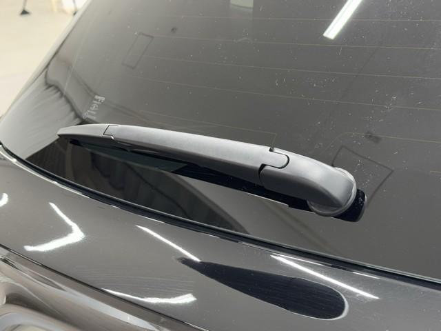 ヤリス ハイブリッドX サイドエアバッグ 盗難防止 ドラレコ VSC クルコン 4WD アイドリングストップ ETC スマートキー 寒冷地仕様 記録簿 ナビ オートエアコン ミュージックプレイヤー接続可 メモリーナビ ABS(19枚目)