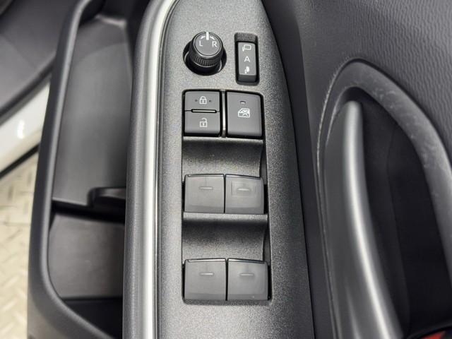 ノア ハイブリッドS-G 両電動ドア 衝突回避ブレーキ ダブルエアコン イモビ クルコン バックガイドモニター 横滑り防止装置 LEDヘッドライト ドライブレコーダー キーレス スマートキー 3列シート アイドリングストップ(8枚目)