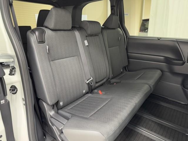 ノア ハイブリッドS-G 両電動ドア 衝突回避ブレーキ ダブルエアコン イモビ クルコン バックガイドモニター 横滑り防止装置 LEDヘッドライト ドライブレコーダー キーレス スマートキー 3列シート アイドリングストップ(15枚目)