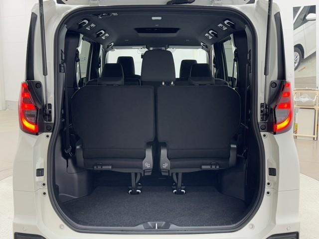 ノア ハイブリッドS-G 両電動ドア 衝突回避ブレーキ ダブルエアコン イモビ クルコン バックガイドモニター 横滑り防止装置 LEDヘッドライト ドライブレコーダー キーレス スマートキー 3列シート アイドリングストップ(16枚目)