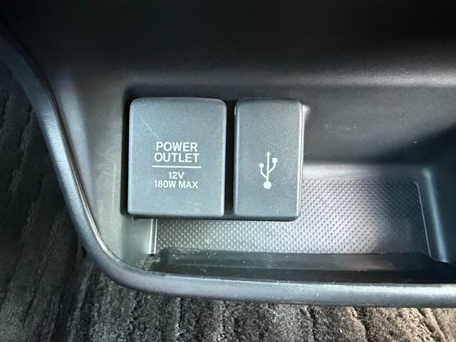 フリードハイブリッド ハイブリッド・Gホンダセンシング 軽減ブレーキ キーフリーシステム 記録簿 DVD再生可能 後カメラ Aクルーズ 地デジフルセグTV LEDヘッドランプ 横滑防止 パワーウインドウ 3列シート USB(20枚目)